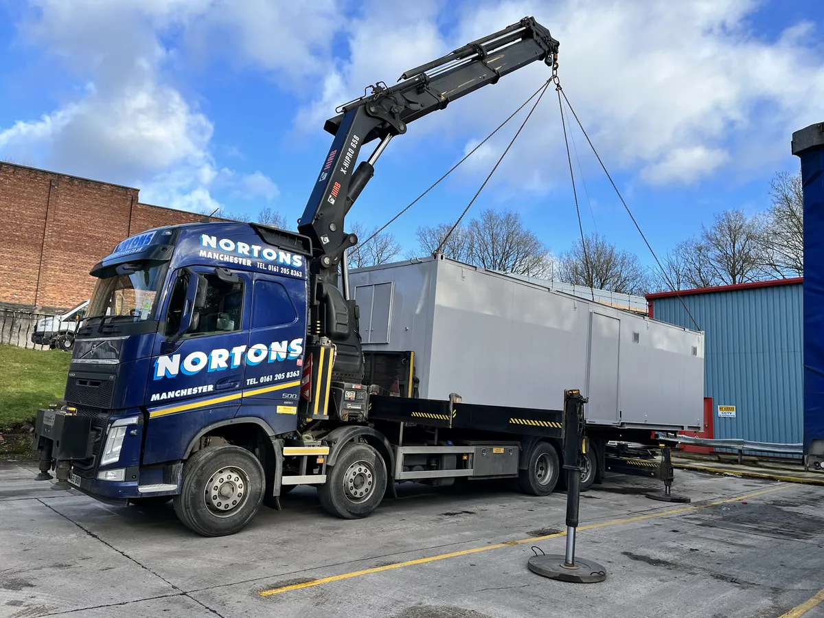 Moffett forklift offloading a portable unit on site UK
